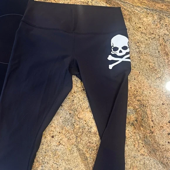 EUC lululemon soul cycle collab Black Skull Print Leggings - Picture 4 of 4